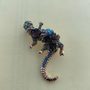 Liz Claiborne lizard pin